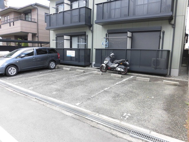 敷地内駐車場です