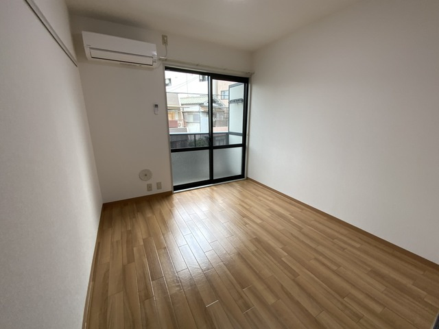 明るくてきれいなお部屋です