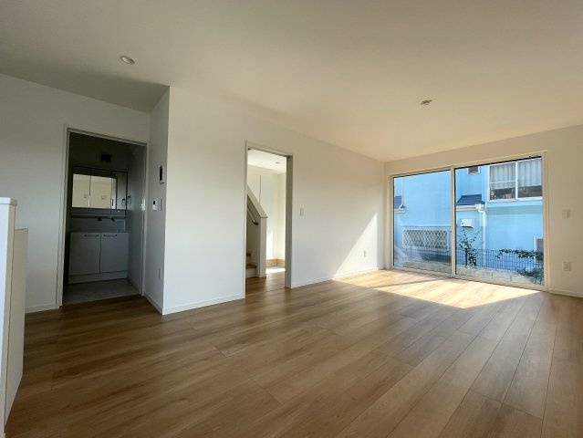 まだ誰も住んでいないのに新築と言えない…こんなにも眺望最高なのに！！！【旭区本宿町】未入居戸建の居間・リビング