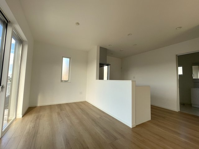 まだ誰も住んでいないのに新築と言えない…こんなにも眺望最高なのに！！！【旭区本宿町】未入居戸建のキッチン|キッチンでお料理をお楽しみください