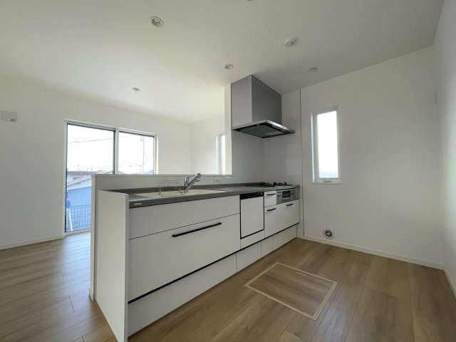 まだ誰も住んでいないのに新築と言えない…こんなにも眺望最高なのに！！！【旭区本宿町】未入居戸建のキッチン|お料理しやすいキッチンです
