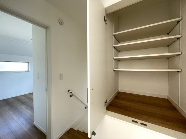 まだ誰も住んでいないのに新築と言えない…こんなにも眺望最高なのに！！！【旭区本宿町】未入居戸建の収納|収納豊富です