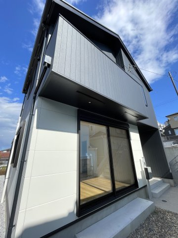 まだ誰も住んでいないのに新築と言えない…こんなにも眺望最高なのに！！！【旭区本宿町】未入居戸建の外観|建物外観を気になさる方へ、見た目の良い物件です