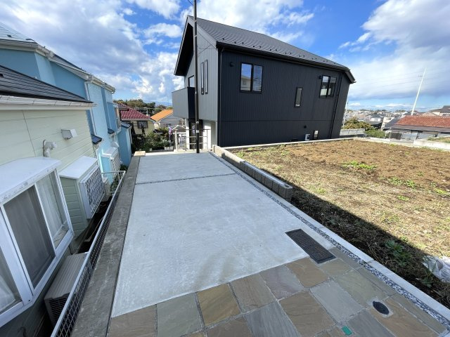 まだ誰も住んでいないのに新築と言えない…こんなにも眺望最高なのに！！！【旭区本宿町】未入居戸建の駐車場|駐車場です