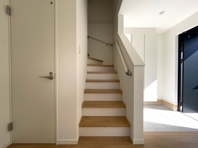 まだ誰も住んでいないのに新築と言えない…こんなにも眺望最高なのに！！！【旭区本宿町】未入居戸建の内装|きれいな内装です