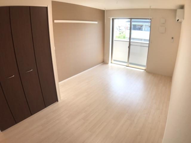 フランシーズのバルコニー|洋室