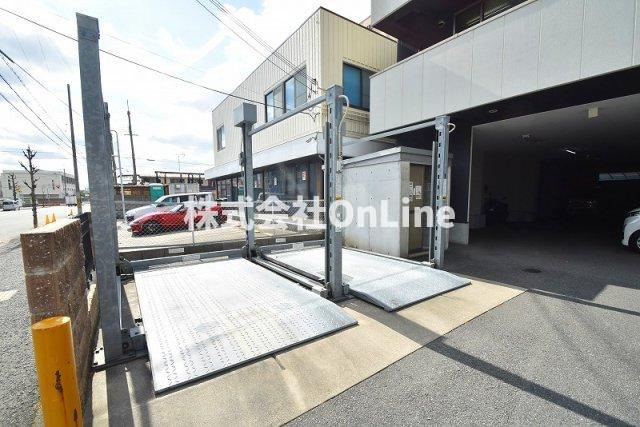 美津和ビルの駐車場