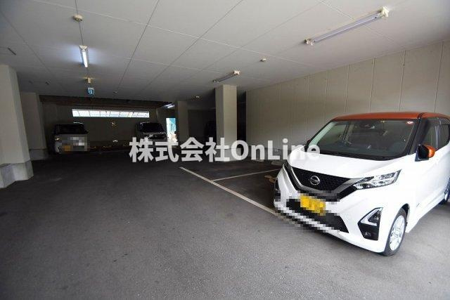 美津和ビルの駐車場