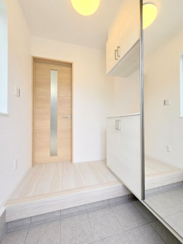 羽村市羽加美3丁目　新築　全9棟　4号棟の玄関