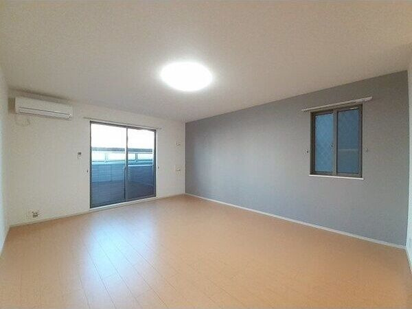 リバーサイド大今里の洋室