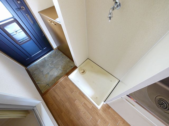 ハイツソレイユの玄関|収納もある玄関です