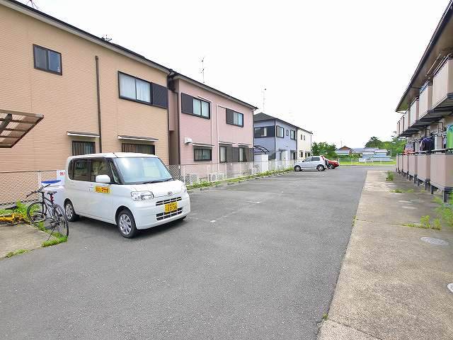 ハイツソレイユの駐車場|車をお持ちの方に嬉しい駐車場付きの物件です