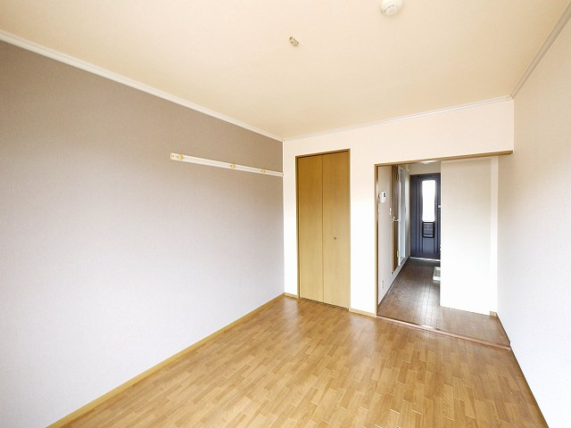 ハイツソレイユの居間・リビング|ゆったりとしたリビングです