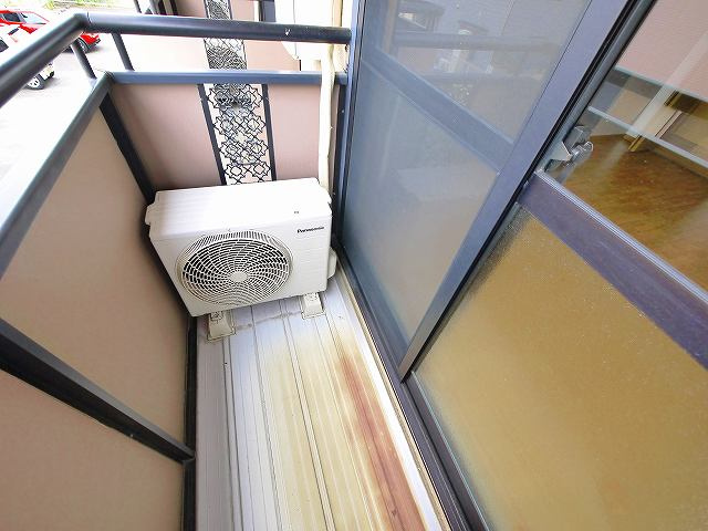 ハイツソレイユのバルコニー|お洗濯にも便利なバルコニー付き