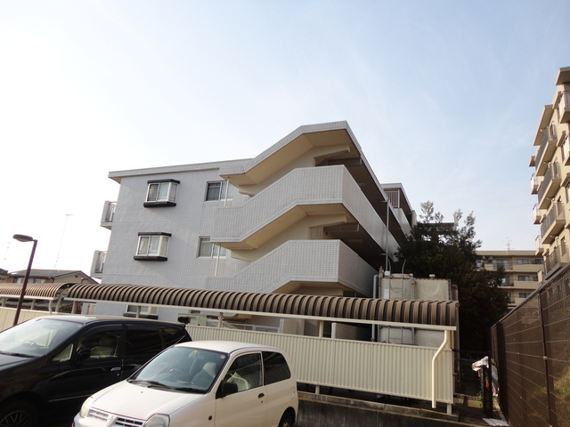 カーサーあざみ野の駐車場