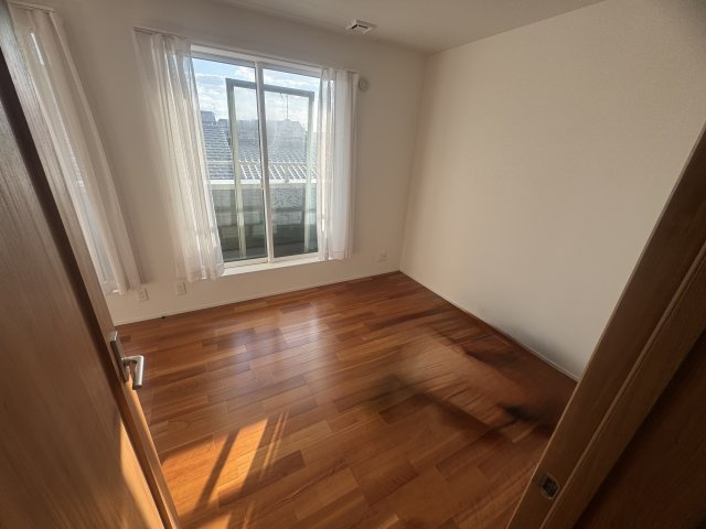 三潴町早津崎　オール電化戸建の洋室