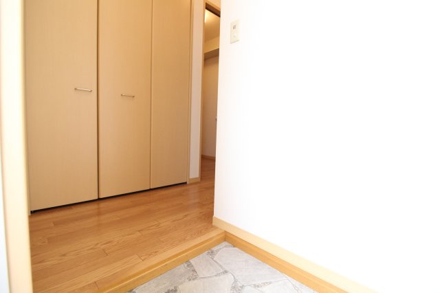 ハピネスヒルズBの玄関