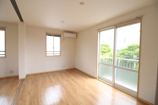 ハピネスヒルズBの居間・リビング