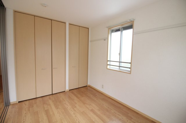 ハピネスヒルズBの洋室