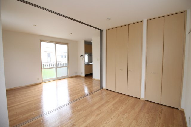 ハピネスヒルズBの洋室