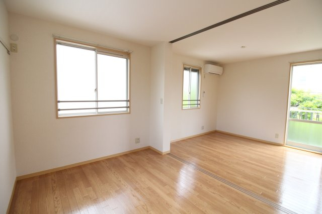 ハピネスヒルズBの洋室