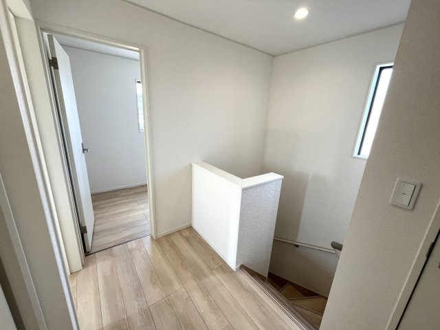 【その他】 | 仲介手数料無料！佐波小学校に通える新築戸建　防府市開出　第４－１号棟　クレイドルガーデン　アーネストワン | 階段には手すりも付いて安心ですね。
