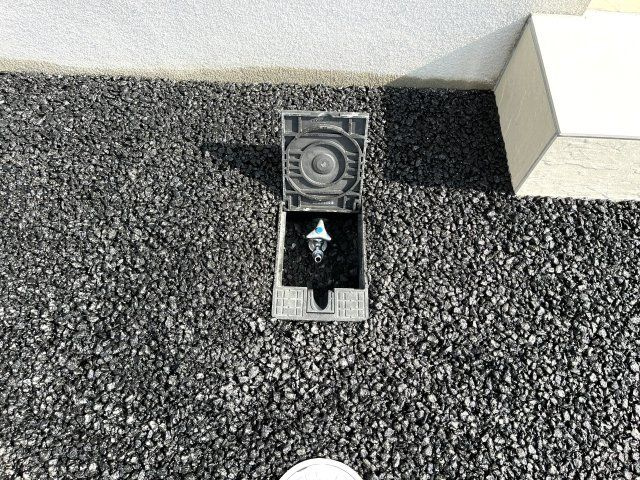 【庭】 | 仲介手数料無料！佐波小学校に通える新築戸建　防府市開出　第４－１号棟　クレイドルガーデン　アーネストワン | 駐車場には散水栓も付いています。