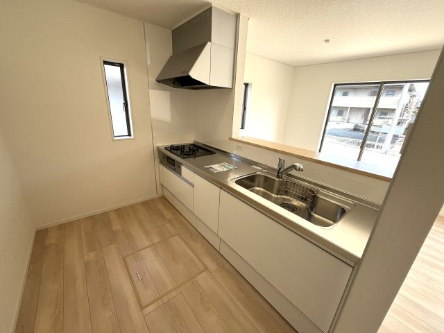 【キッチン】 | 仲介手数料無料！佐波小学校に通える新築戸建　防府市開出　第４－１号棟　クレイドルガーデン　アーネストワン | 使い勝手の良いシステムキッチンで楽しくクッキング♪