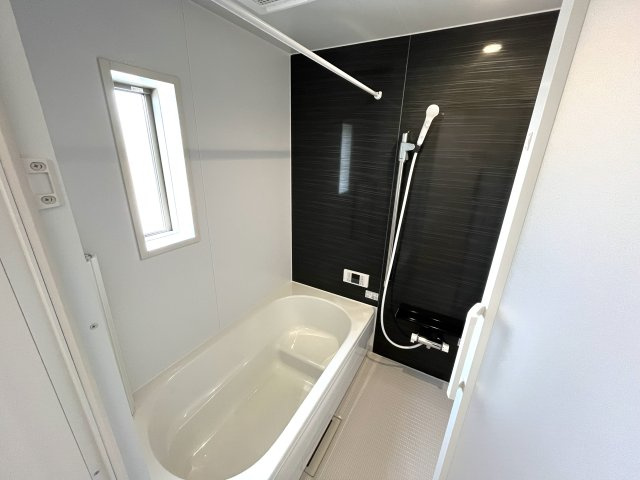 【浴室】 | 仲介手数料無料！佐波小学校に通える新築戸建　防府市開出　第４－１号棟　クレイドルガーデン　アーネストワン | １坪タイプのゆったりとしたお風呂