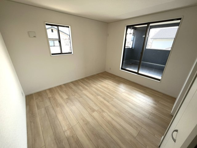【洋室】 | 仲介手数料無料！佐波小学校に通える新築戸建　防府市開出　第４－１号棟　クレイドルガーデン　アーネストワン | ２面採光の明るいお部屋で健やかな毎日
