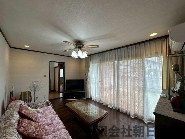 【居間・リビング】 | 西持田町中古戸建