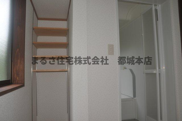 都城市鷹尾３丁目の一戸建ての洗面所