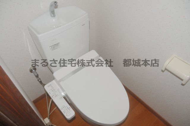 都城市鷹尾３丁目の一戸建てのトイレ