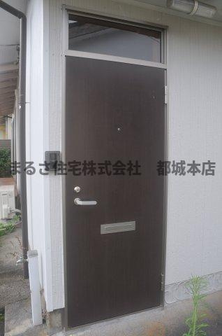 都城市鷹尾３丁目の一戸建てのエントランス