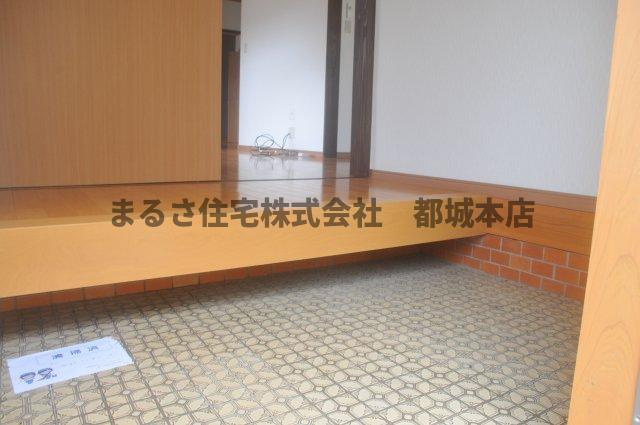 都城市鷹尾３丁目の一戸建ての玄関