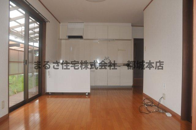 都城市鷹尾３丁目の一戸建ての居間・リビング