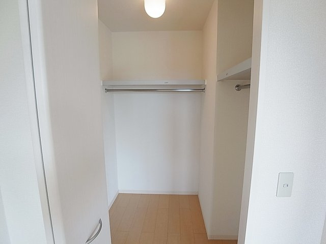 ラフォーレ名倉の収納|ウォークインクローゼット