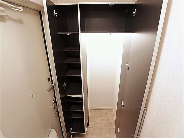 ラフォーレ名倉の玄関|大型シューズＢＯＸなので沢山収納できます