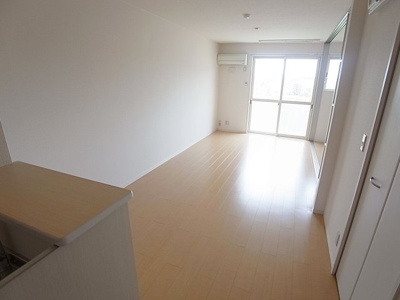 【居間・リビング】 | ラフォーレ名倉 | 清潔感のあるリビング