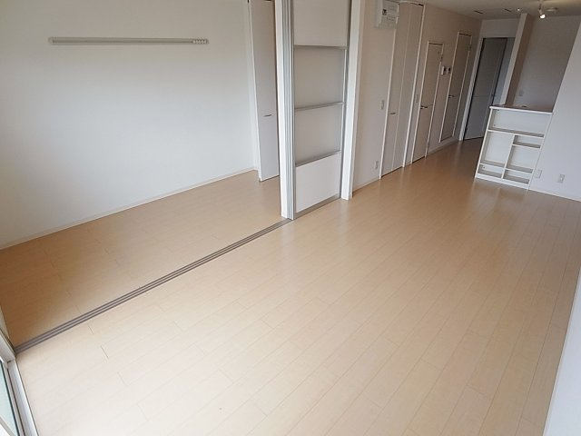 ラフォーレ名倉の内装|仕切りを開けると17.2帖になります