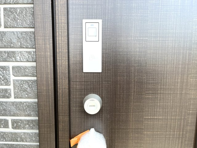 【玄関】 | 仲介手数料無料！佐波小学校に通える新築戸建　防府市開出　第４－２号棟　クレイドルガーデン　アーネストワン | 玄関キーはカザスタイプ