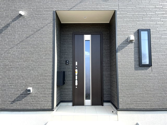 【エントランス】 | 仲介手数料無料！佐波小学校に通える新築戸建　防府市開出　第４－２号棟　クレイドルガーデン　アーネストワン | ダイヤルキー付きの郵便受け