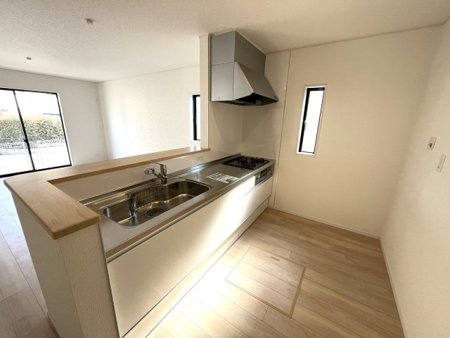 【キッチン】 | 仲介手数料無料！佐波小学校に通える新築戸建　防府市開出　第４－２号棟　クレイドルガーデン　アーネストワン | 使い勝手の良いシステムキッチンで楽しくクッキング♪