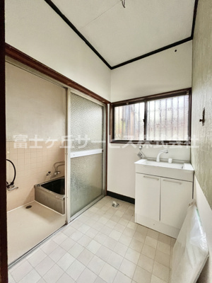 【洗面所】 | 浜松市天竜区大谷 中古戸建て | 洗面脱衣室