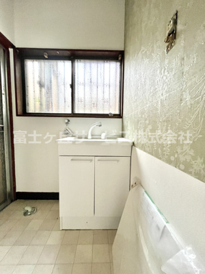 【独立洗面台】 | 浜松市天竜区大谷 中古戸建て | 独立洗面台、朝の身支度には欠かせません