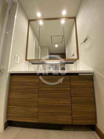 グランドメゾン新梅田タワー THE CLUB RESIDENCEの独立洗面台|グランドメゾン新梅田タワー THE CLUB RESIDENCE　独立洗面化粧台
