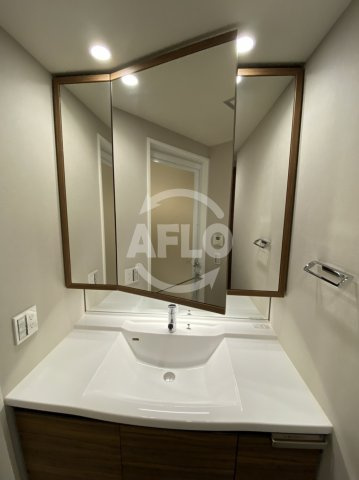 グランドメゾン新梅田タワー THE CLUB RESIDENCEの洗面所|グランドメゾン新梅田タワー THE CLUB RESIDENCE　独立洗面化粧台