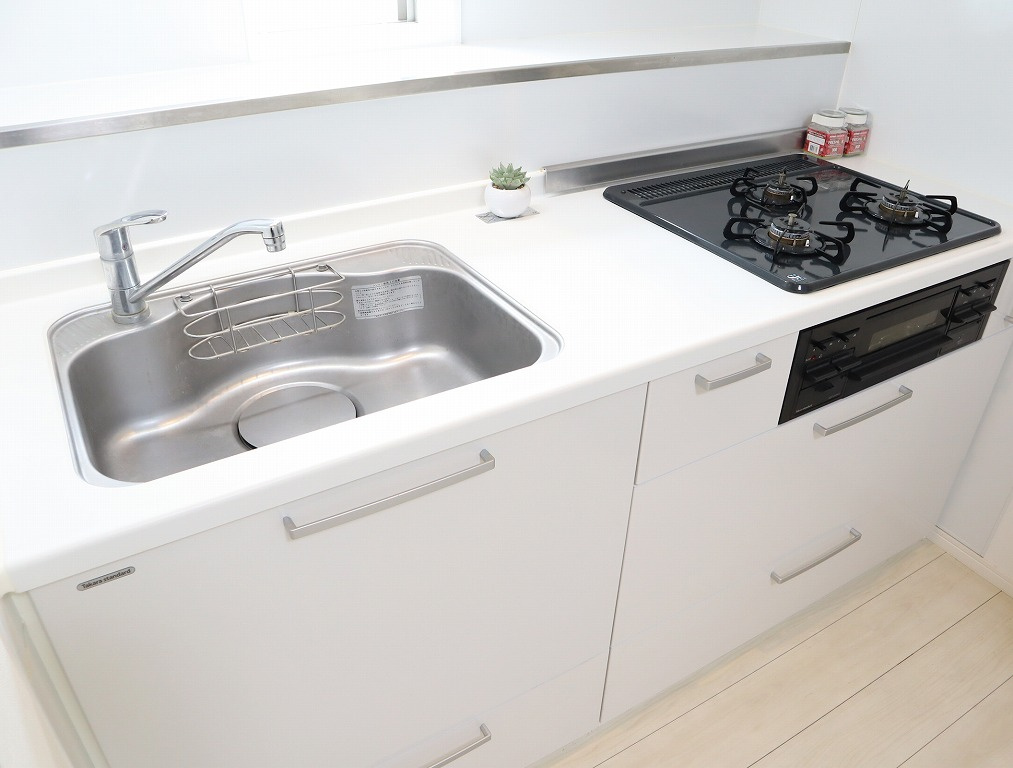 ディアレイシャス蔵前ステーションフロントの内装|明るい色調の室内です