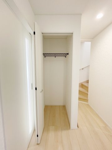 新築戸建・新築建売　大泉町丘山第3　南小・南中の収納|玄関近くにクローゼットがあるのでご家族のアウター収納などにもオススメ！