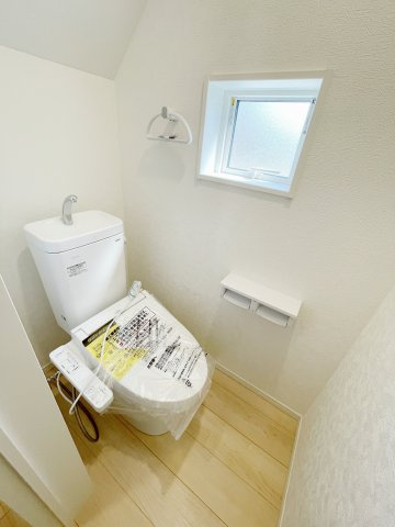 新築戸建・新築建売　大泉町丘山第3　南小・南中のトイレ|1階と2階についているトイレは来客用とプライベート用で使い分けも可能です！
